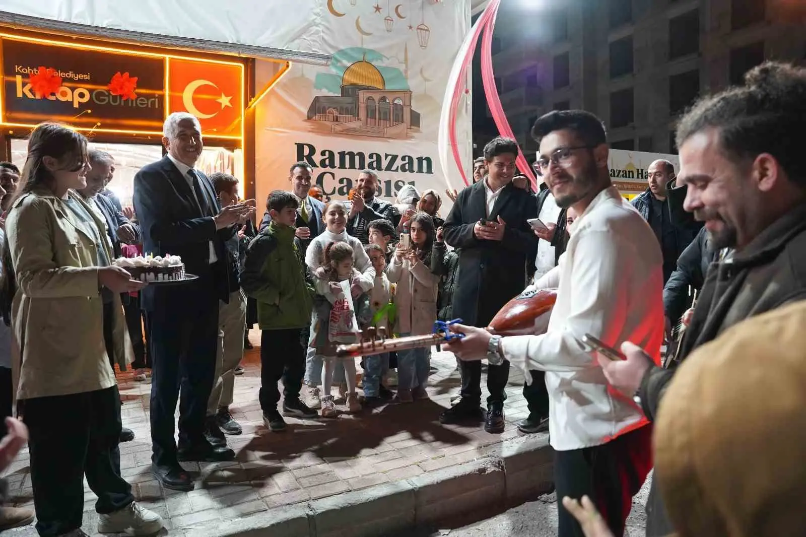 Adıyaman Kahta Belediyesi tarafından Ramazan ayı dolayısıyla düzenlenen Ramazan Çarşısı