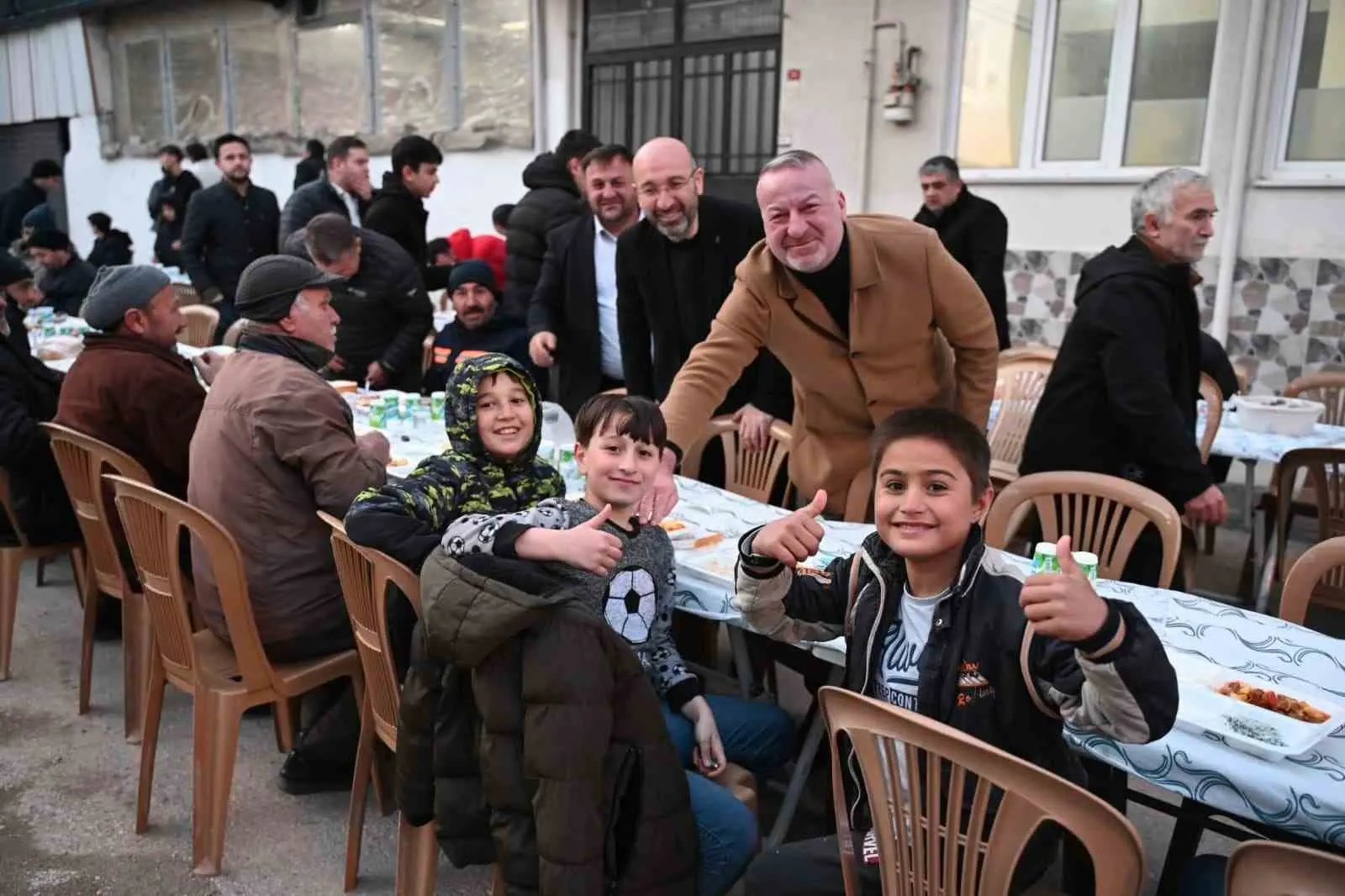 Karacabey Belediye Başkanı Fatih Karabatı, Ramazan ayının manevi atmosferini vatandaşlarla