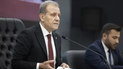 Mersin Büyükşehir Belediye Başkanı Vahap Seçer, özel kalem müdürünün gözaltına