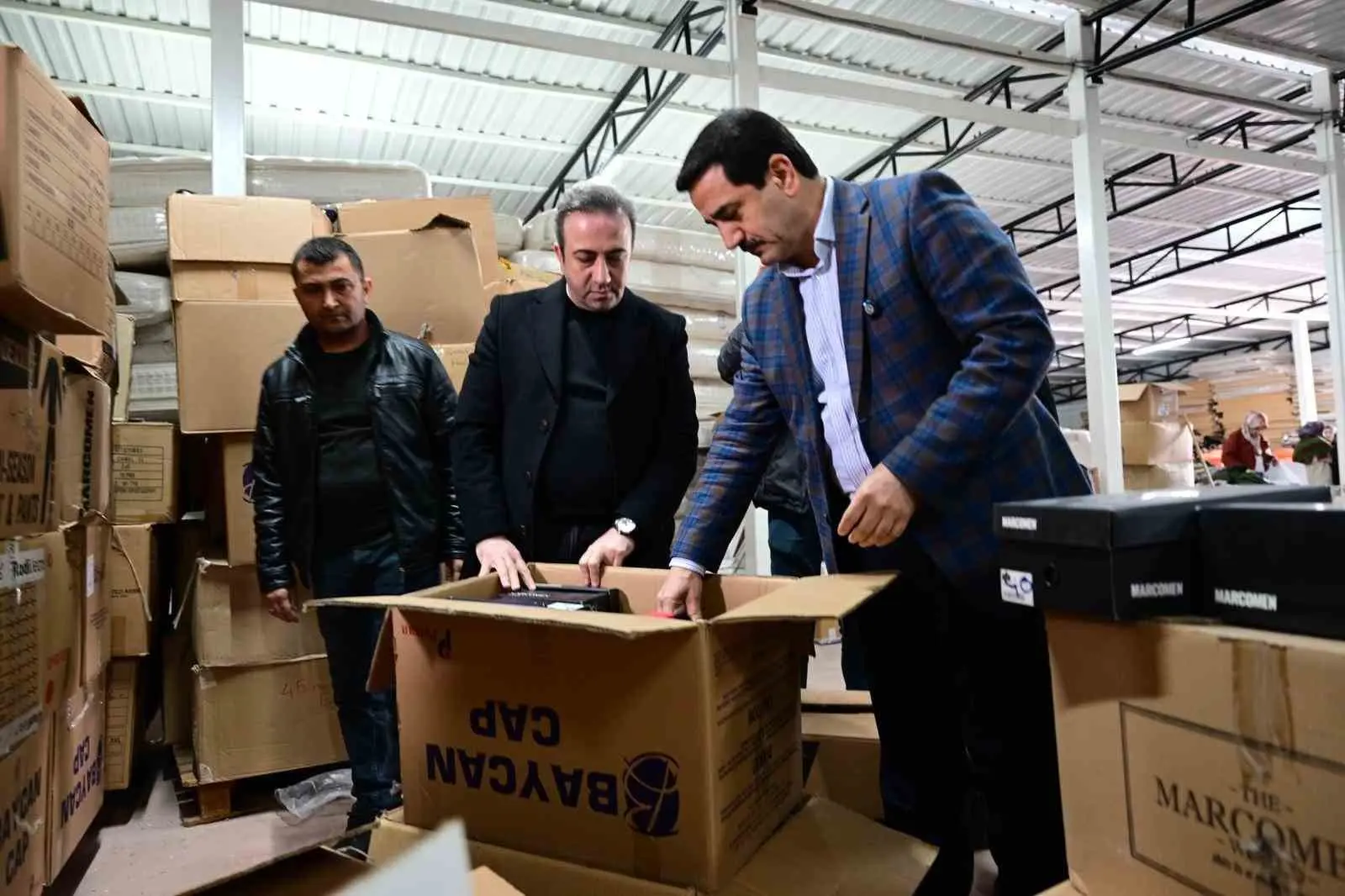 Battalgazi Belediye Başkanı Bayram Taşkın, Sosyal Hizmetler Müdürlüğü Lojistik Deposu’nda