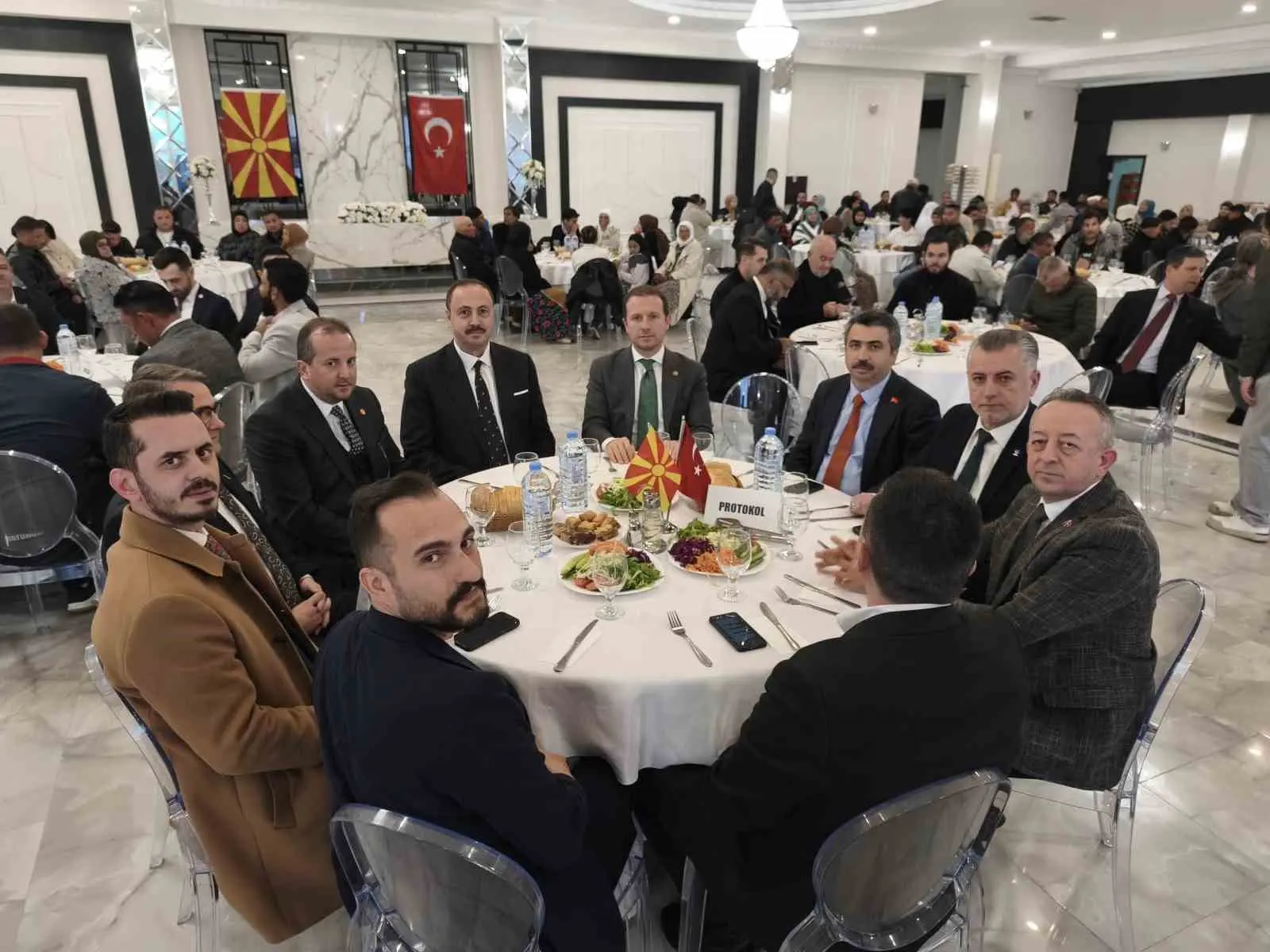 Halep’ten Gazze’ye, Gümilcine’den Hasköy’e kadar düzenlediği iftar programlarıyla Müslümanları bir