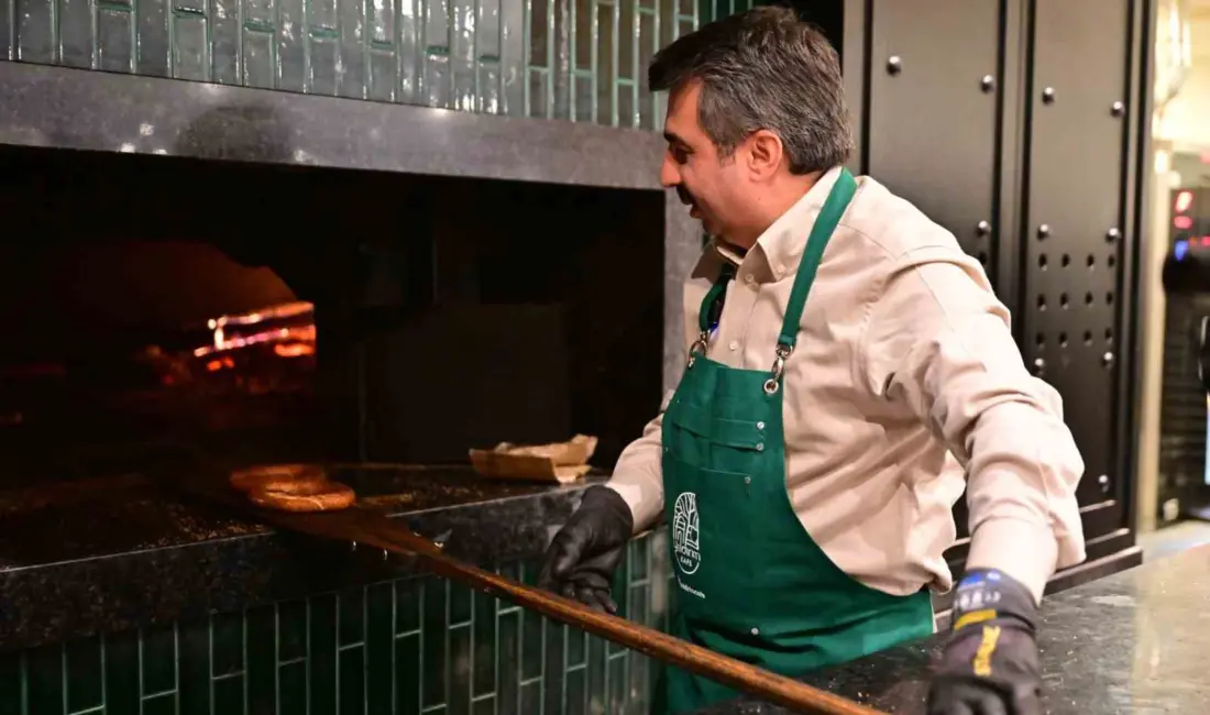 Yıldırım Belediye Başkanı Oktay Yılmaz, Tarihi Taş Fırın’da fırının başına