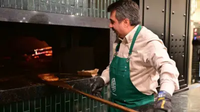 Yıldırım Belediye Başkanı Oktay Yılmaz, Tarihi Taş Fırın’da fırının başına