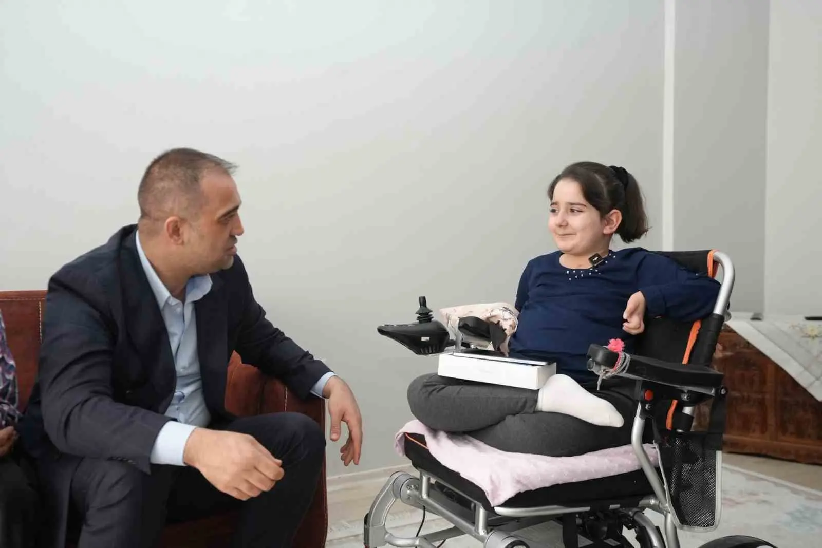 Erzurum’da 2012 yılında geçirdiği tarfik kazası sonucu tekerlekli sandalye ile