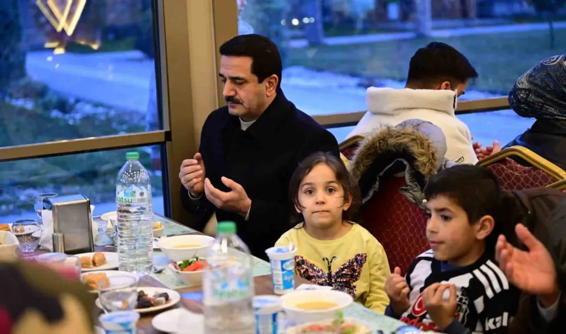 Battalgazi Belediyesi’nin ev sahipliğinde düzenlenen iftar programında yetim çocuklar iftar