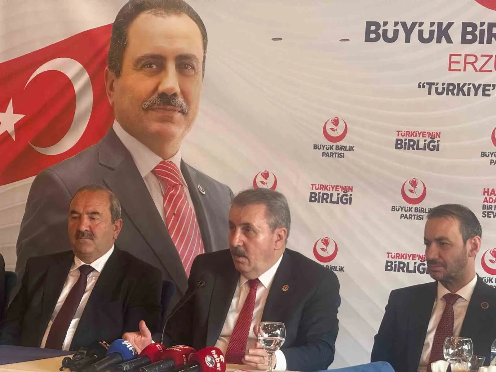 Büyük Birlik Partisi (BBP) Genel Başkanı Mustafa Destici, Erzurum’da basın