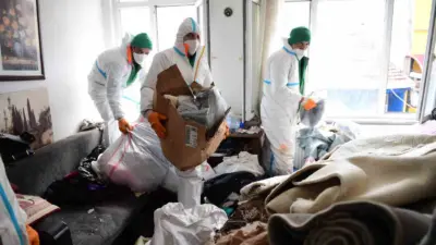 Bursa’nın Osmangazi ilçesindeki tarihi Kayıhan sokağında tonlarca çöpün biriktiği bir