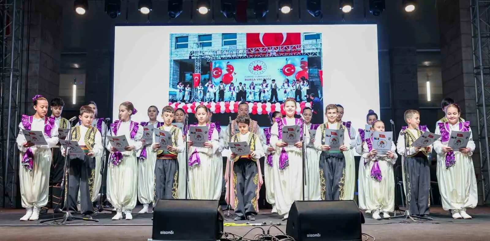 Nilüfer Ramazan Sokağı etkinlikleri kapsamında düzenlenen Bosna gecesinde, Balkan kültürü