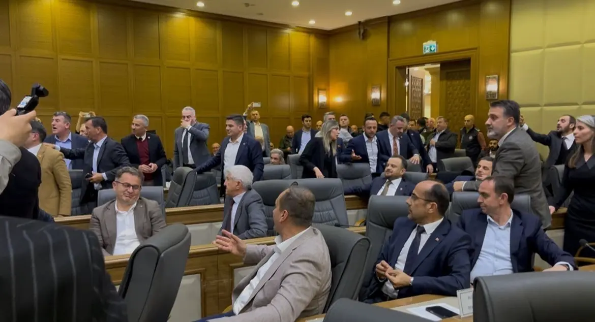 Mustafa Bozbey ile Oktay Yılmaz arasında, Bursa Büyükşehir Belediye Meclisi’nde
