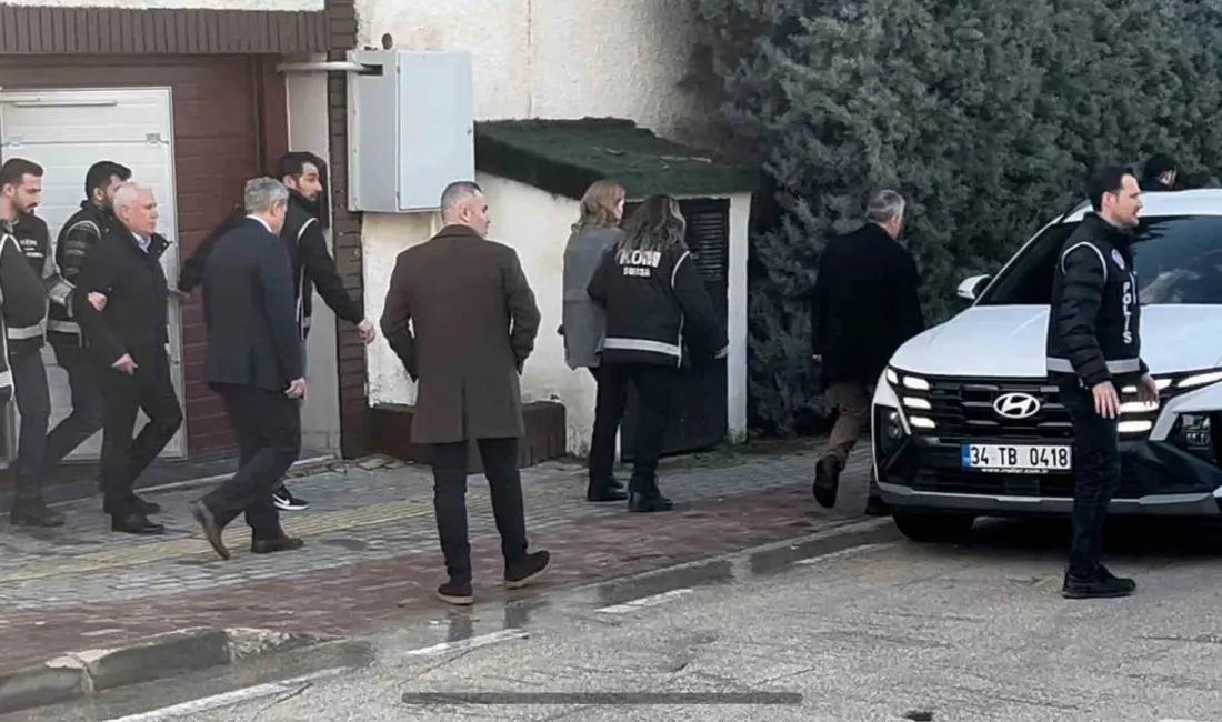 Bursa Büyükşhir Belediye Başkanı Mustafa Bozbey, eşi ve kızı gözaltına