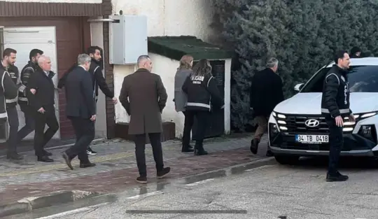 Bursa Büyükşhir Belediye Başkanı Mustafa Bozbey, eşi ve kızı gözaltına