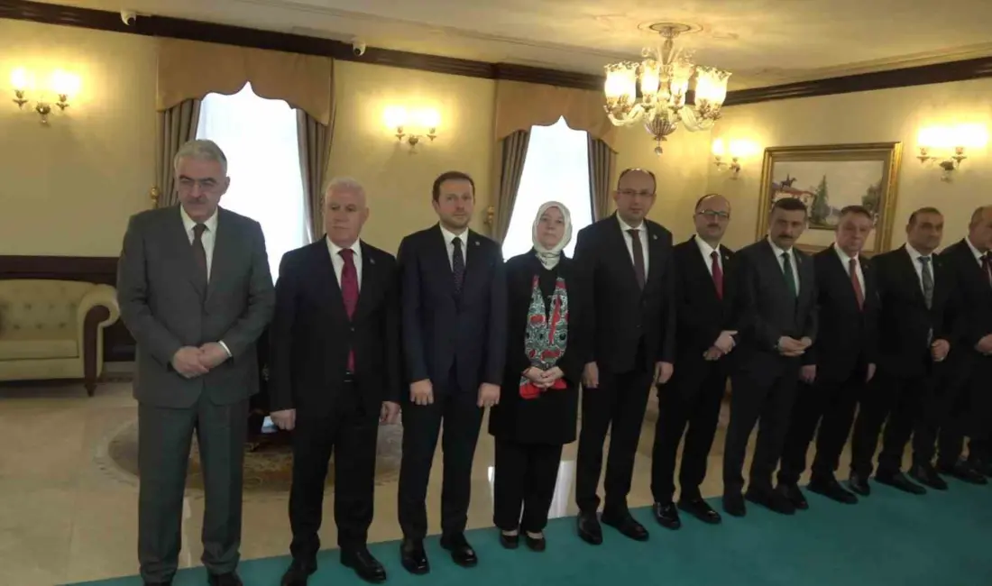 Bursa protokolü Vali Erol Ayyıldız’ın ev sahipliğinde bayramlaştı. Tarihi valilik