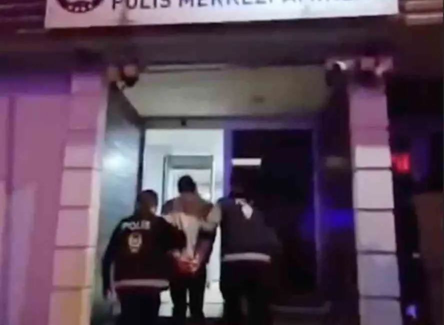 Bursa İl Emniyet Müdürlüğü ekipleri, araması olan 1 kişiyi yakalayarak