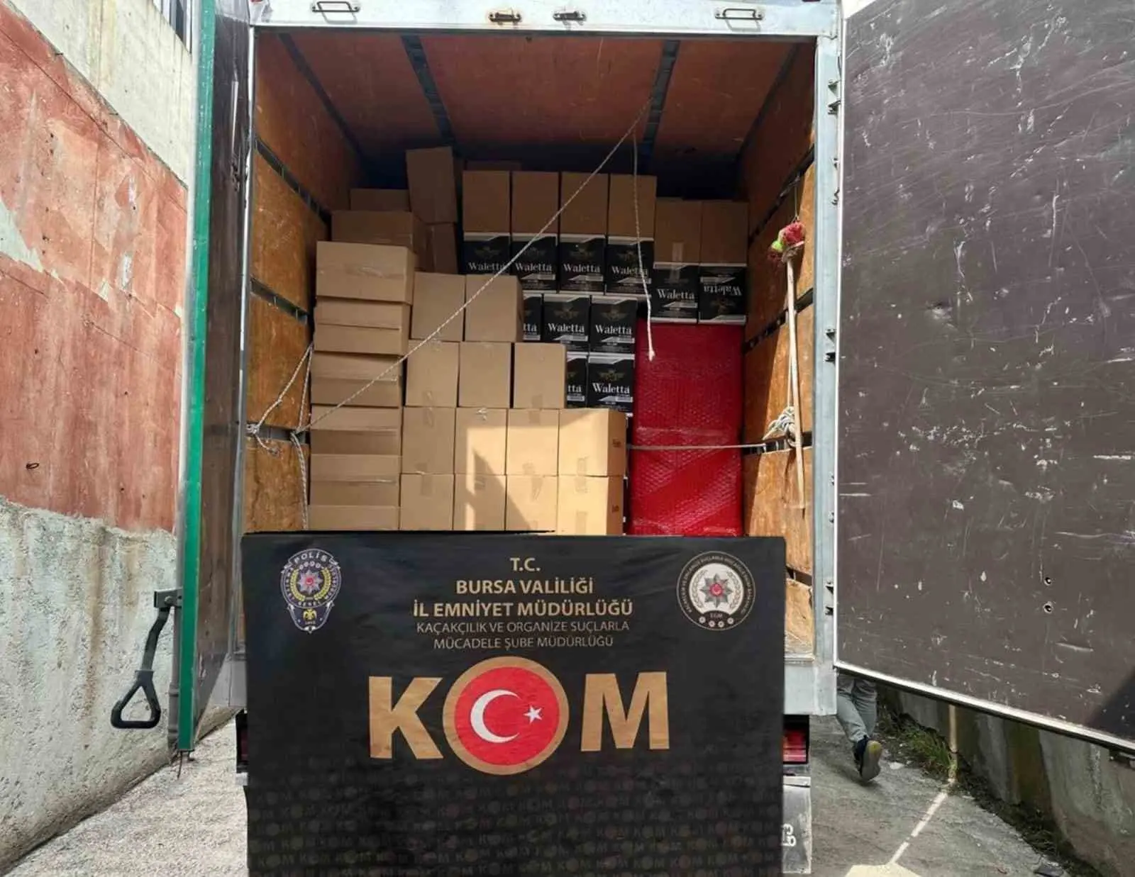 Bursa Emniyet Müdürlüğü ekipleri tarafından tütün ve tütün mamulleri kaçakçılığına