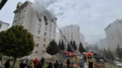 Bursa’nın İnegöl ilçesindeki 8 katlı binada yangın çıktı. Yangın, saat