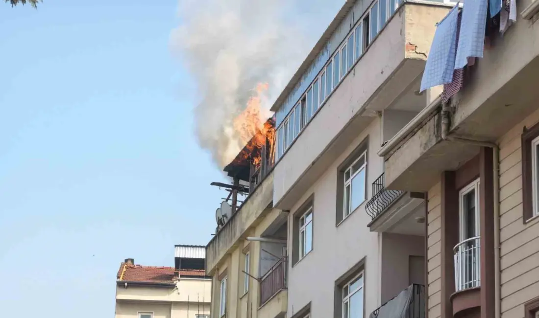 Bursa’nın İnegöl ilçesinde 4 katlı bir apartmanın terasında çıkan yangın