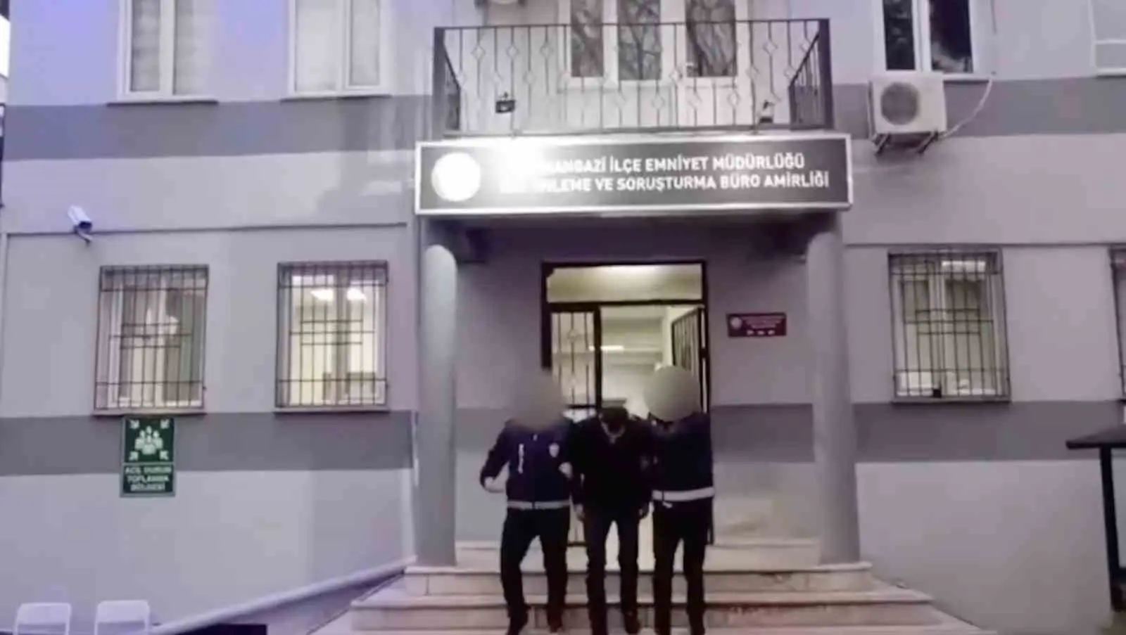 Bursa’da haklarında kesinleşmiş hapis cezası bulunan 2 şahıs, polis ekiplerinin
