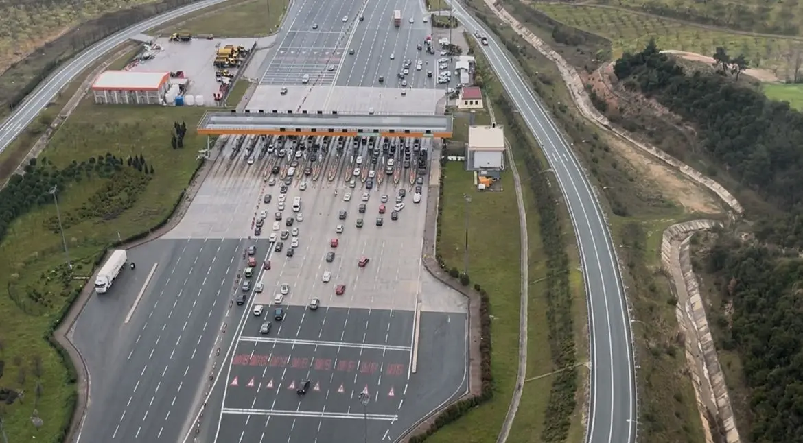 Bursa’da Ramazan bayramı öncesinde jandarma ekipleri helikopterle havadan trafik denetimi