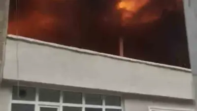 Bursa’da iki katlı binanın çatı katı henüz belirlenemeyen bir nedenle