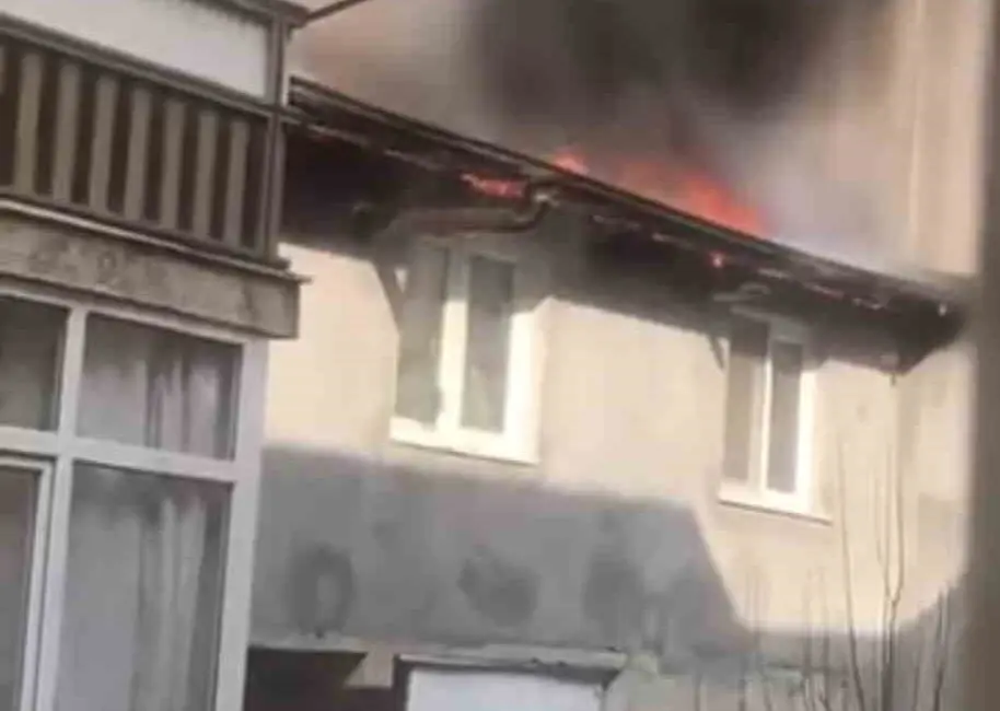 Bursa’da bir binanın çatı katında çıkan yangın mahallede paniğe neden