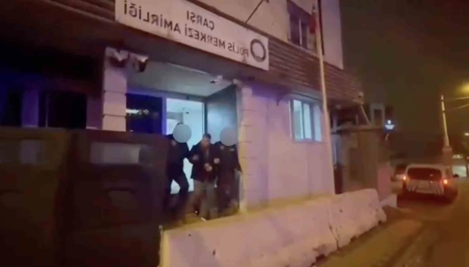 Bursa’da haklarında kesinleşmiş hapis cezası bulunan 4 şüpheli, polis ekiplerinin