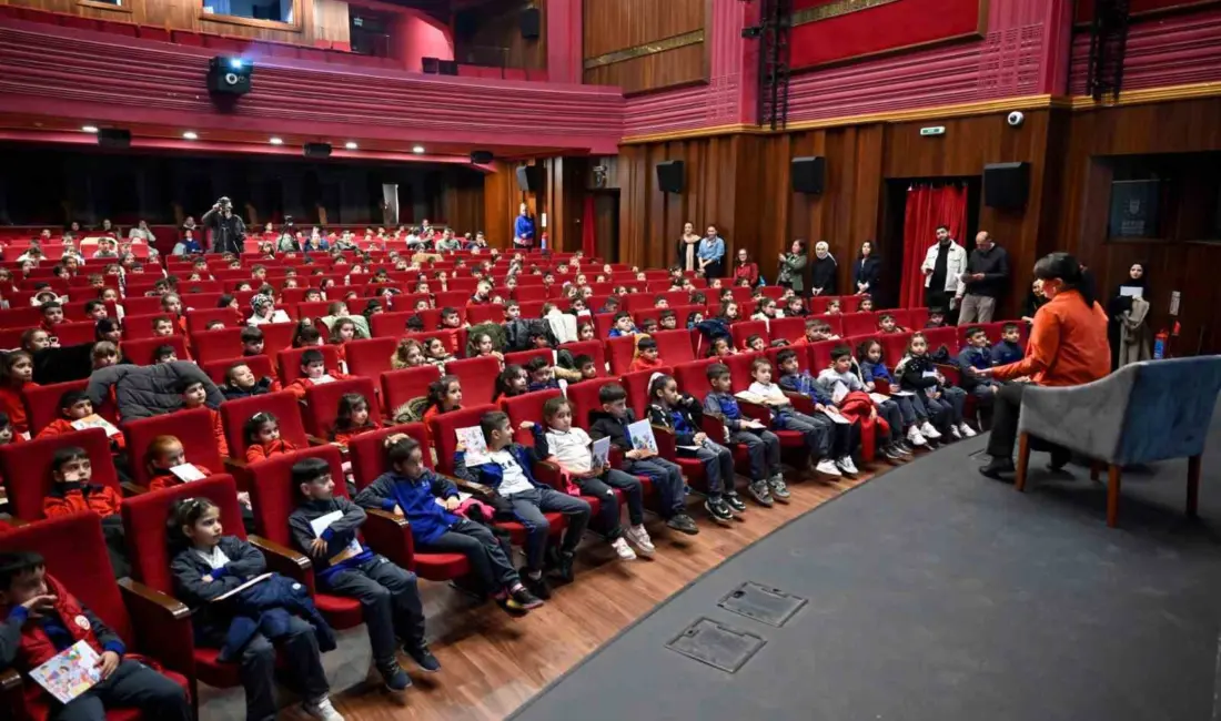 Bursa Büyükşehir Belediyesi’nin düzenlediği ‘Benim Bir Hikâyem Var’ söyleşinde çocuklarla