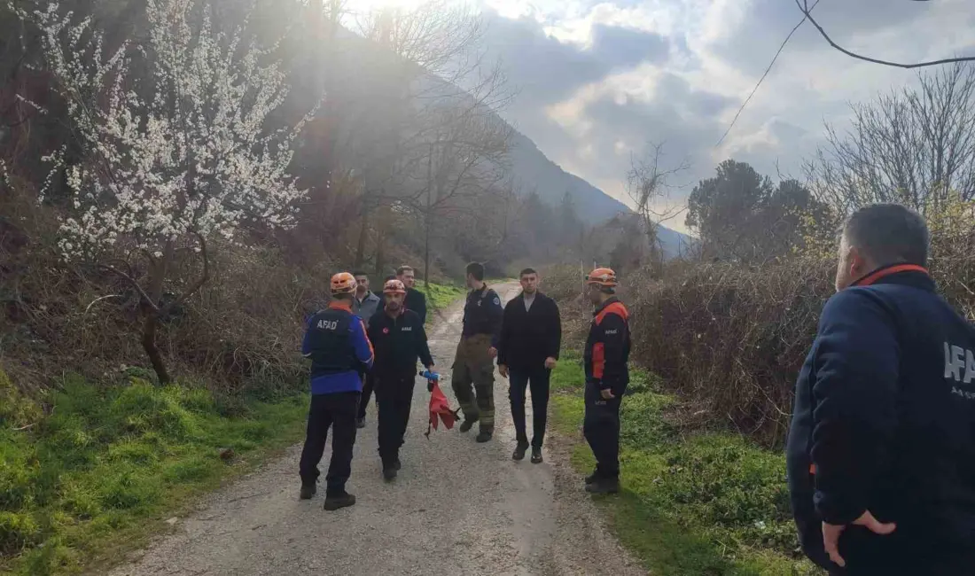 Bursa’nın Yıldırım ilçesinde dere kenarından dağa doğru yürüyüş yapan iki