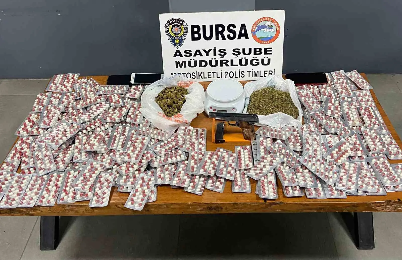Bursa’da polis ekiplerinin yaptığı denetimde “dur” ihtarına uymayarak kaçan şüpheli,