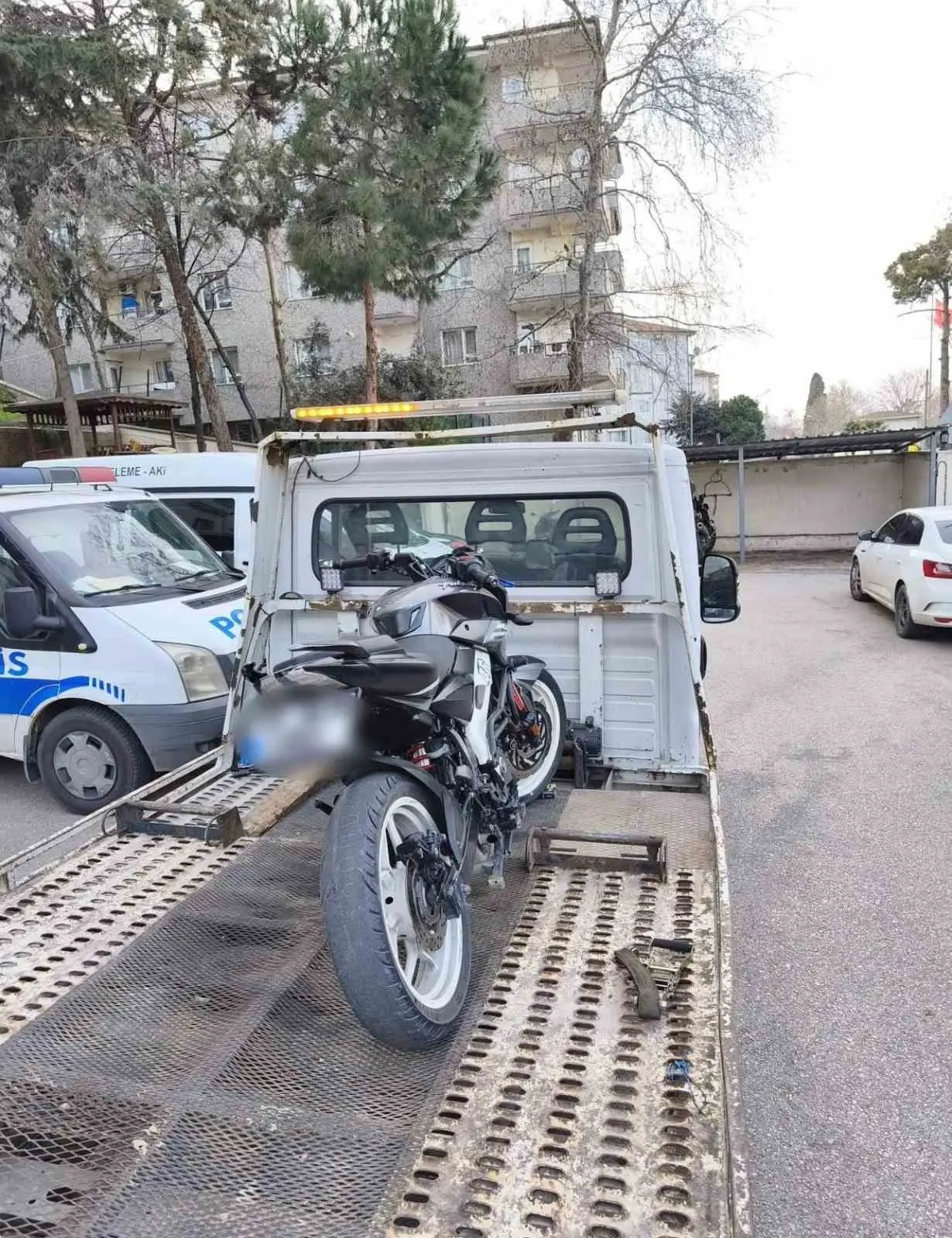 Bursa’nın Mudanya ilçesinde polis ekiplerinin “dur” ihtarına uymayarak kaçan motosiklet