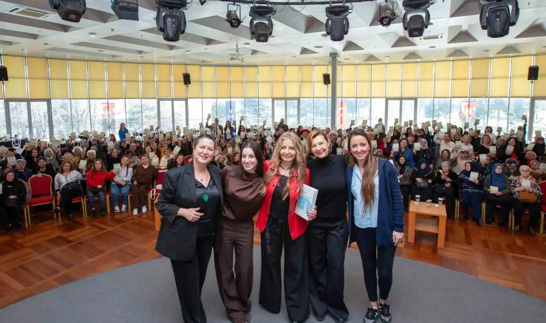 Bursa’da kültür ve sanat etkinlikleri kapsamında düzenlenen “Bursa Sanatla Yeşeriyor”