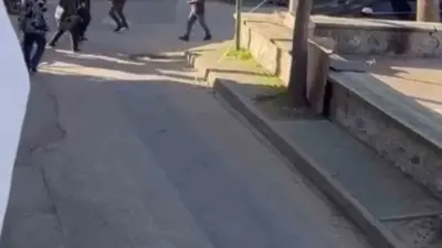 Bursa’nın Osmangazi ilçesinde iki esnaf arasında çıkan kavga sokak ortasında