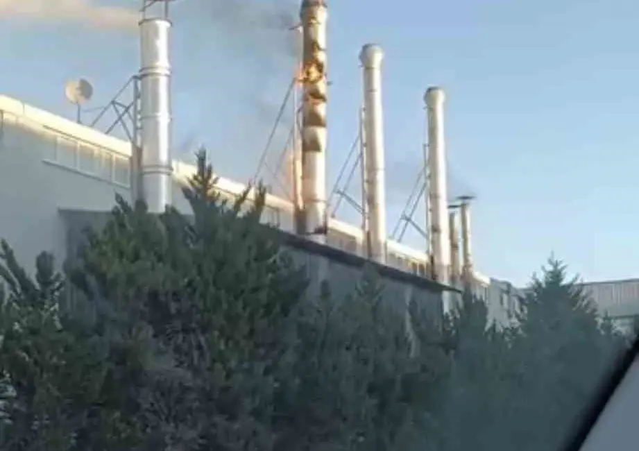 Bursa’nın bir fabrikanın bacasında çıkan yangını itfaiye ekipleri söndürdü. Edinilen