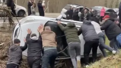 Bursa’da Orhaneli yolu üzerinde meydana gelen kazada 3 araç çarpıştı,