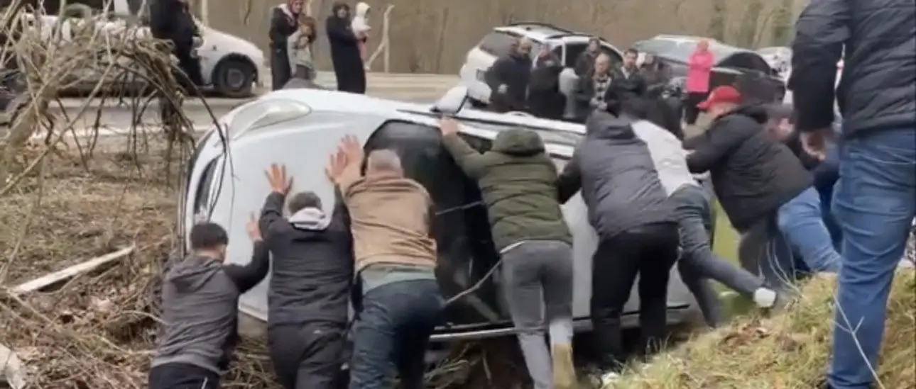 Bursa’da Orhaneli yolu üzerinde meydana gelen kazada 3 araç çarpıştı,