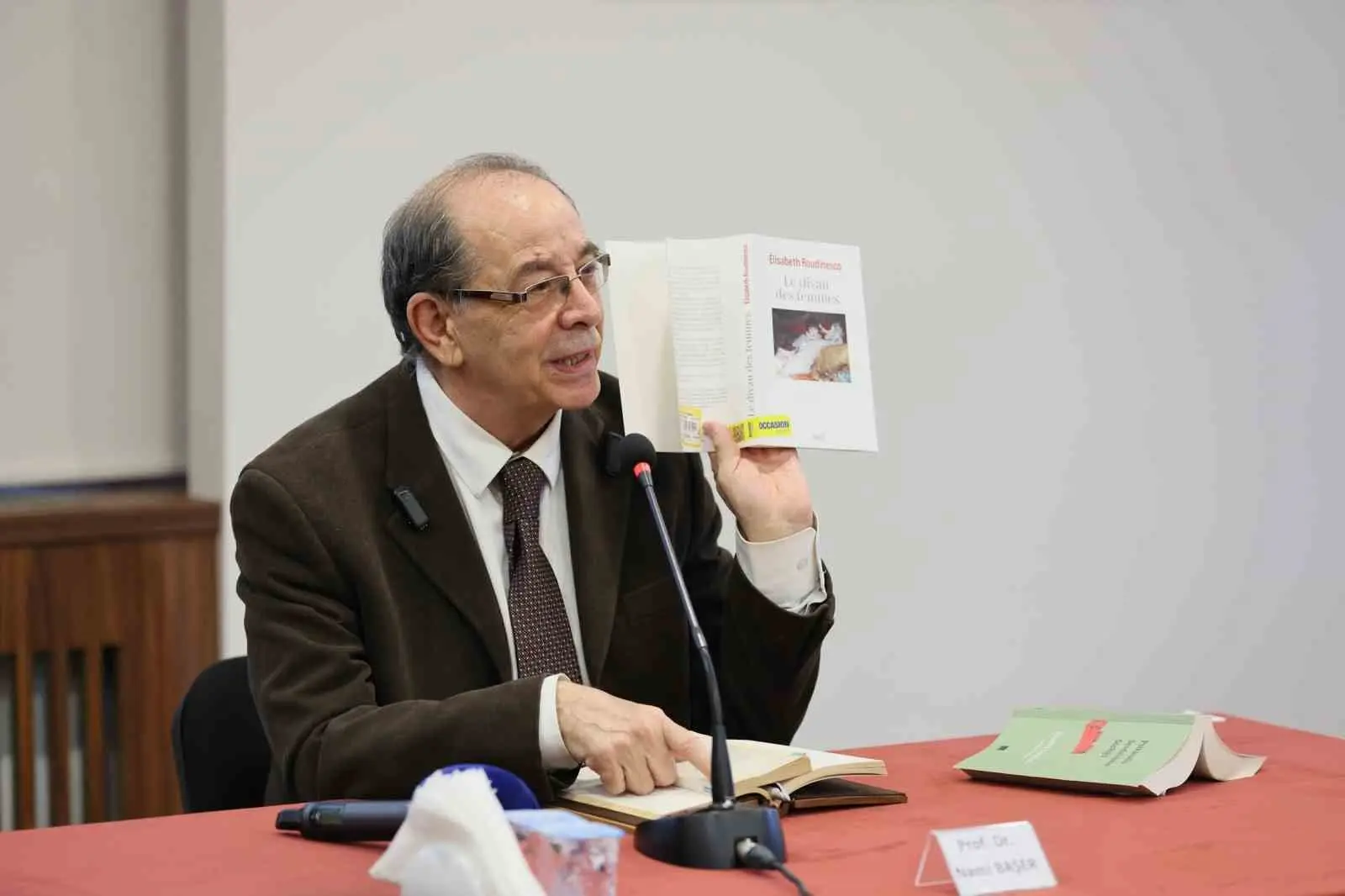 Bursa Büyükşehir Belediyesi’nin ‘Kültür Fabrikası’ etkinlikleri kapsamında düzenlediği felsefe söyleşisinde,