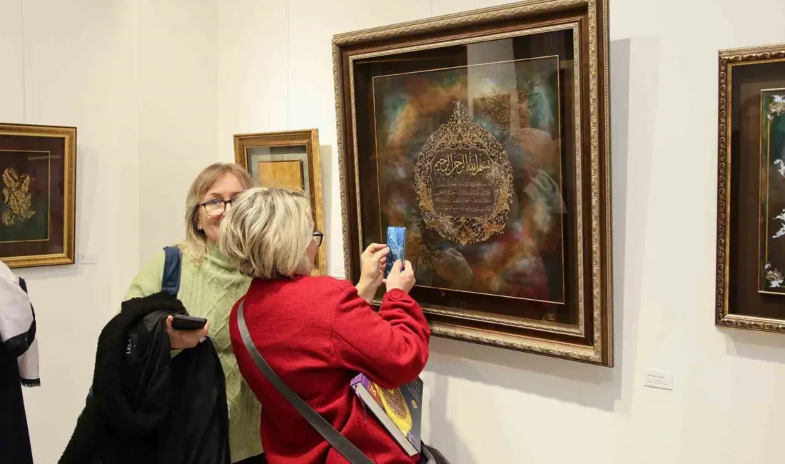 Bursa’da kültür ve sanat etkinlikleri kapsamında düzenlenen “Zer-i Nâb Tezhip