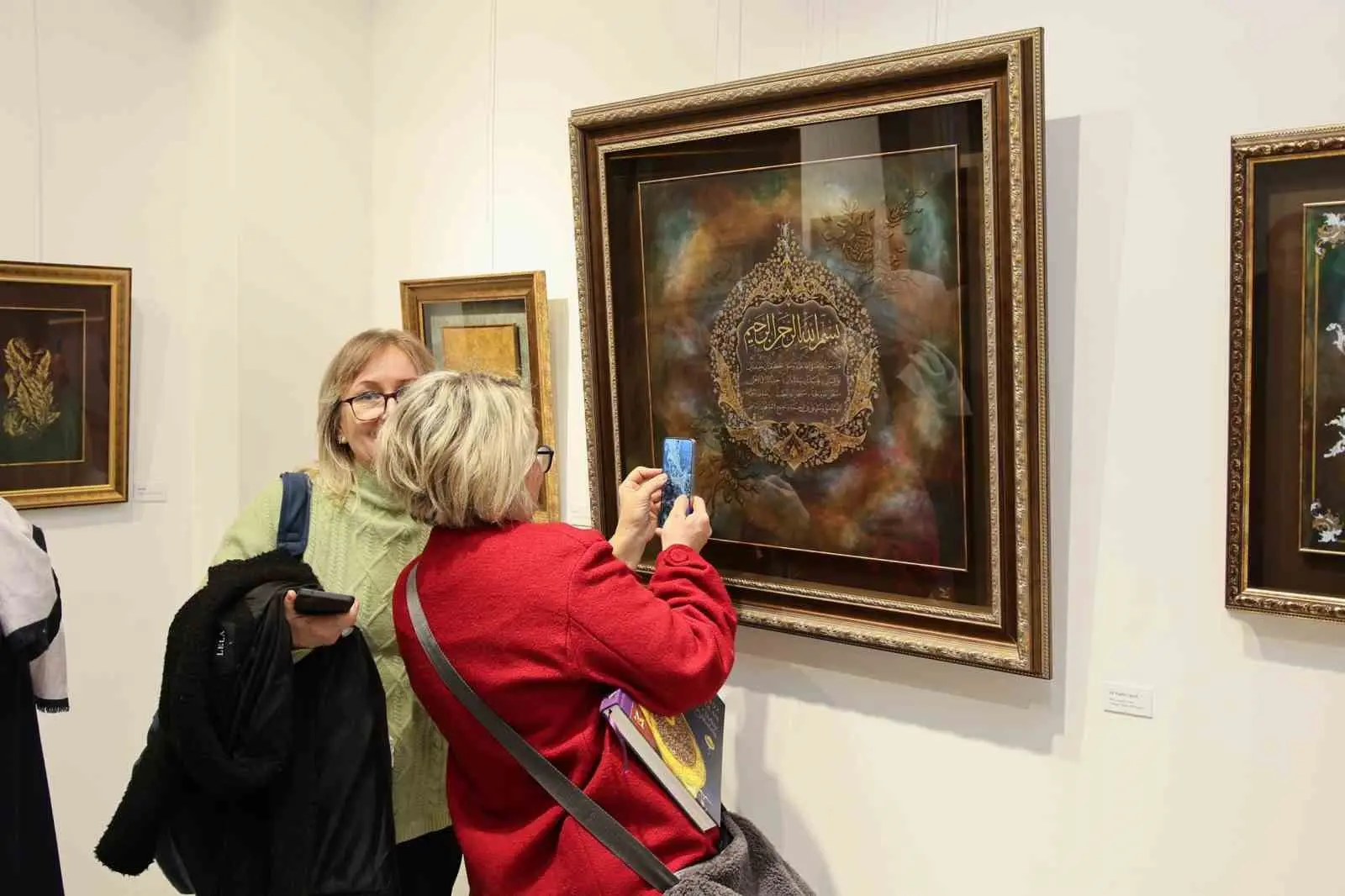 Bursa’da kültür ve sanat etkinlikleri kapsamında düzenlenen “Zer-i Nâb Tezhip