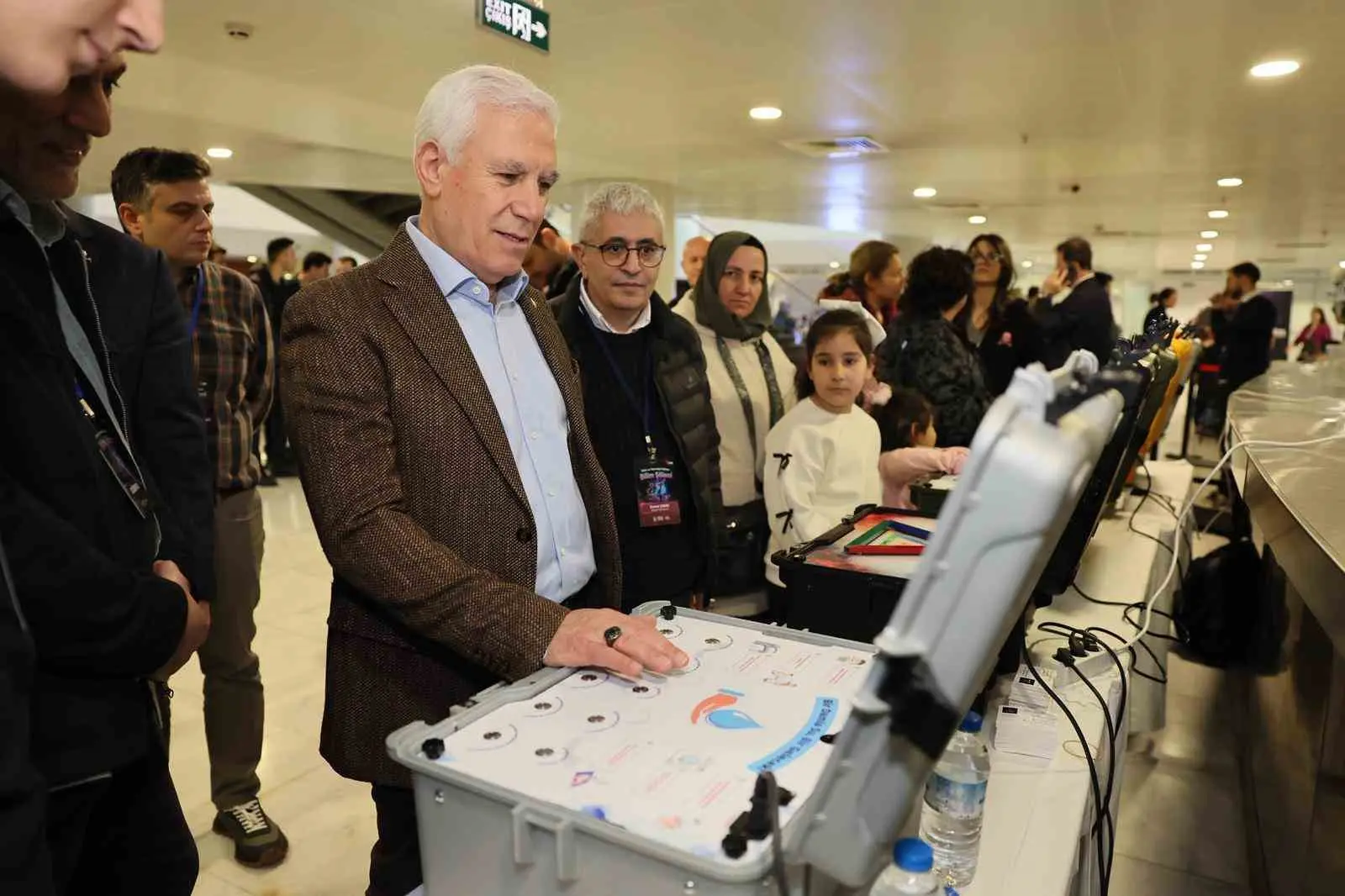 Toplumda bilimsel farkındalığı artırmak ve çocukların erken yaşta bilimle tanışmasını