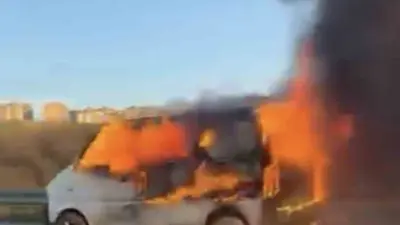 Bursa çevre yolunda seyir halindeki hafif ticari araç alev aldı.