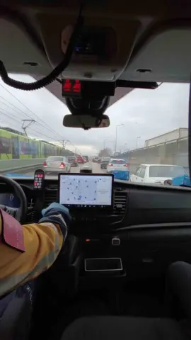 Bursa’da trafikte yaşanan duyarlı bir an, görenlerden takdir topladı. Seyir