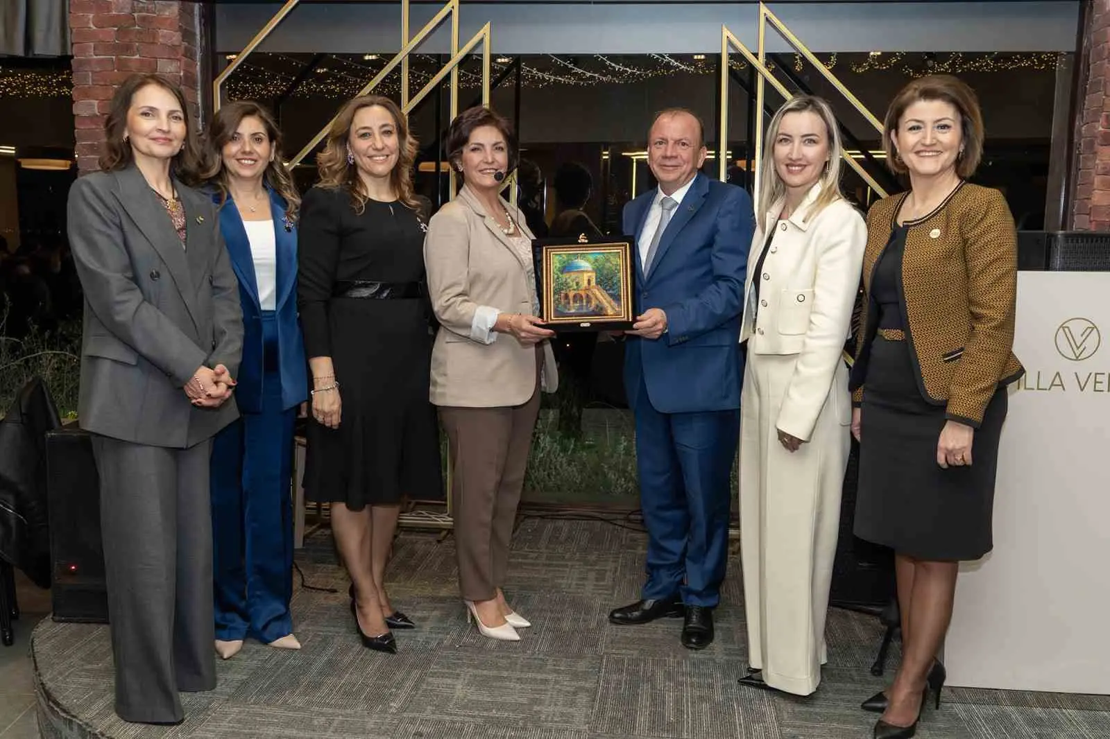 Bursa’nın iş dünyası ve sivil toplum temsilcisi kadınları, ’Kadın Dayanışmasıyla