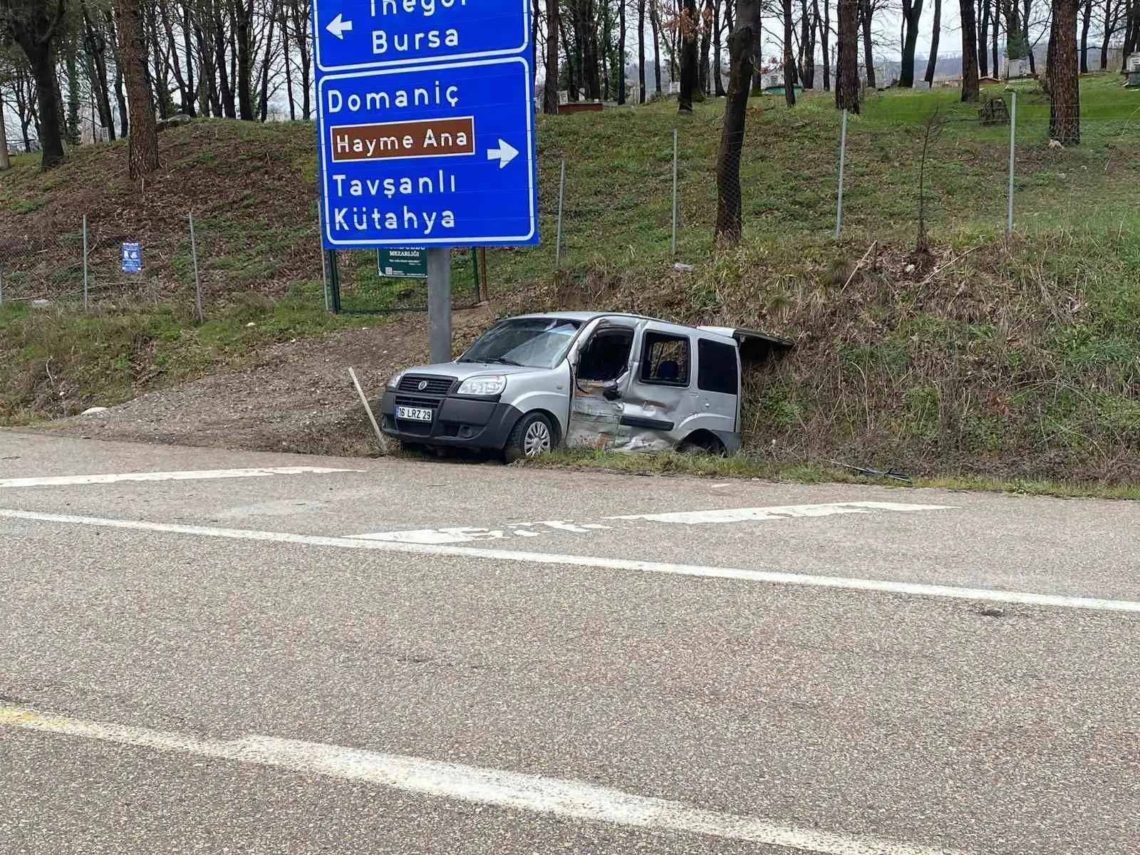 Bursa’nın İnegöl ilçesinde kamyonet ile hafif ticari aracın çarpışması sonucu