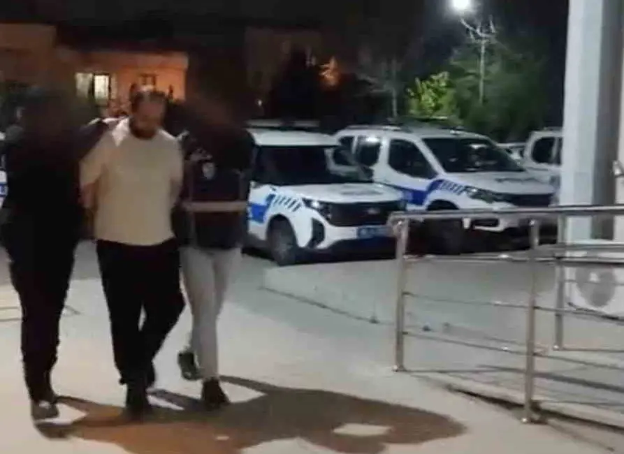 Bursa’nın Osmangazi ilçesinde haklarında kesinleşmiş hapis cezası bulunan 2 kişi,