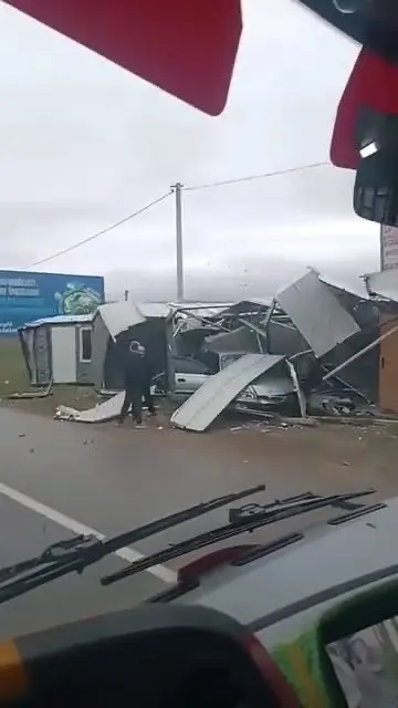 Bursa’nın İnegöl ilçesinde iki otomobilin çarpıştığı trafik kazasında şans eseri