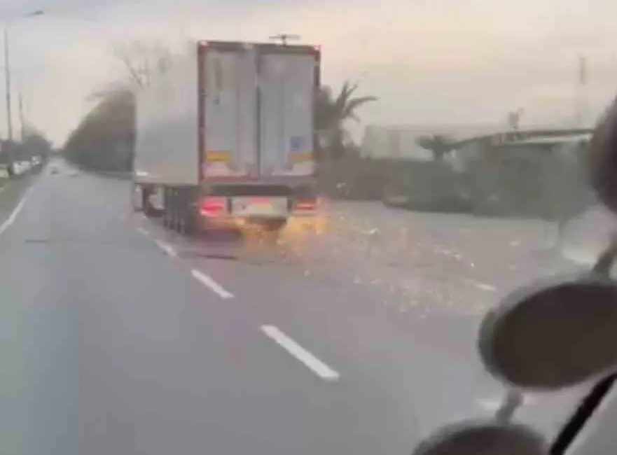 Bursa’nın Kestel ilçesine bağlı Barakfakı Mahallesi’nde iş çıkışı saatlerinde meydana