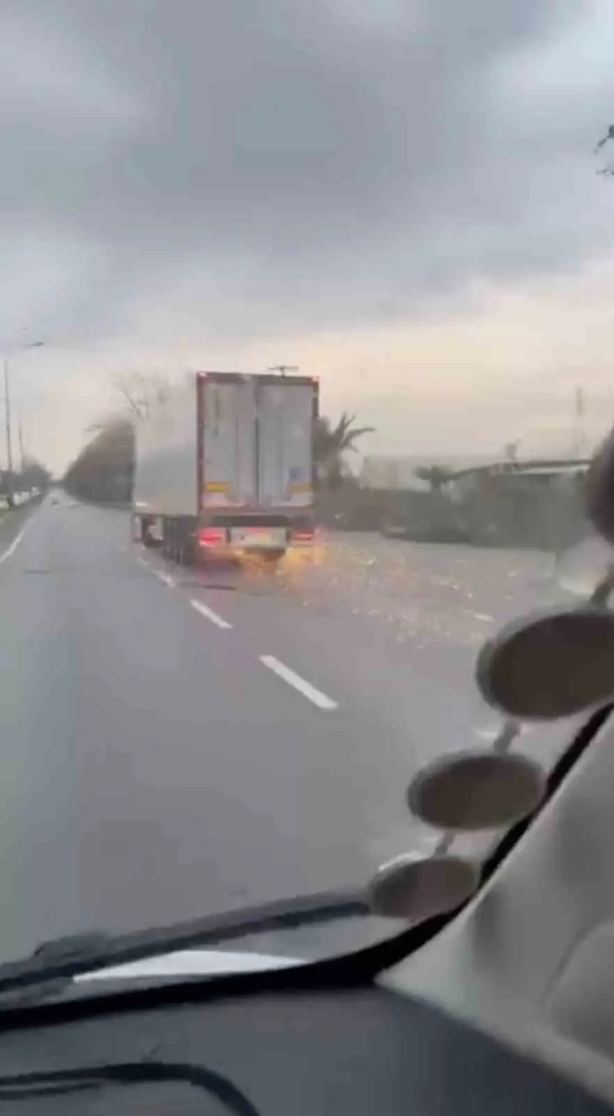 Bursa’nın Kestel ilçesine bağlı Barakfakı Mahallesi’nde iş çıkışı saatlerinde meydana