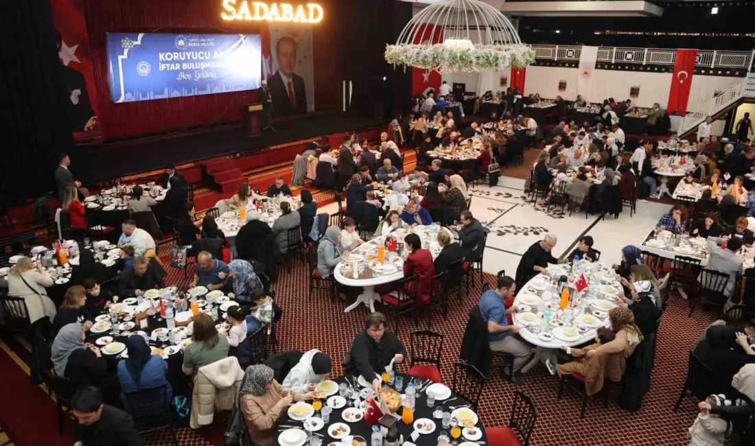 Bursa’da koruyucu aileler ve çocuklar Ramazan ayı dolayısıyla düzenlenen iftar