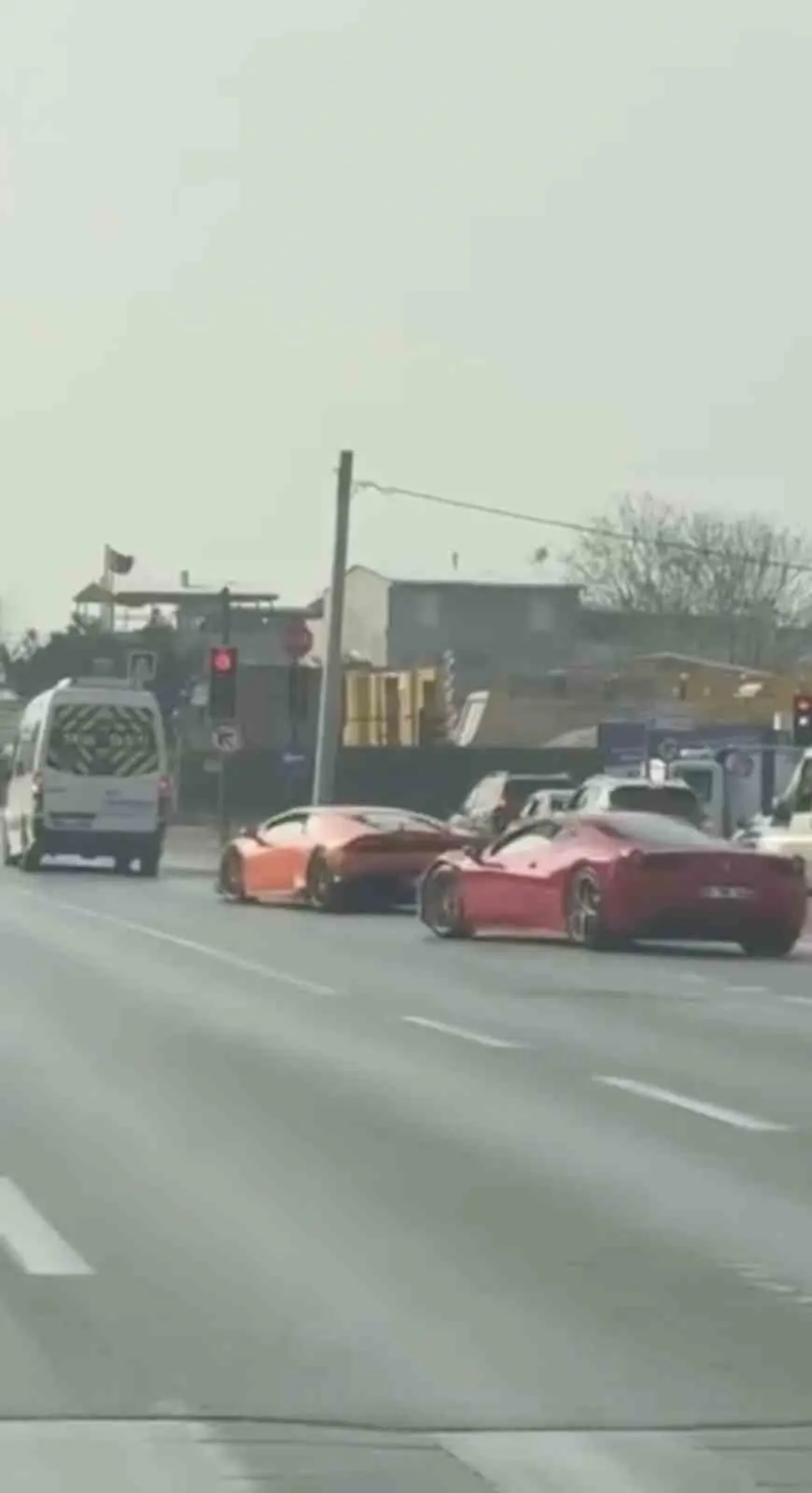 Bursa’da trafik kurallarını hiçe sayarak tehlikeli şekilde araç kullanan Lamborghini