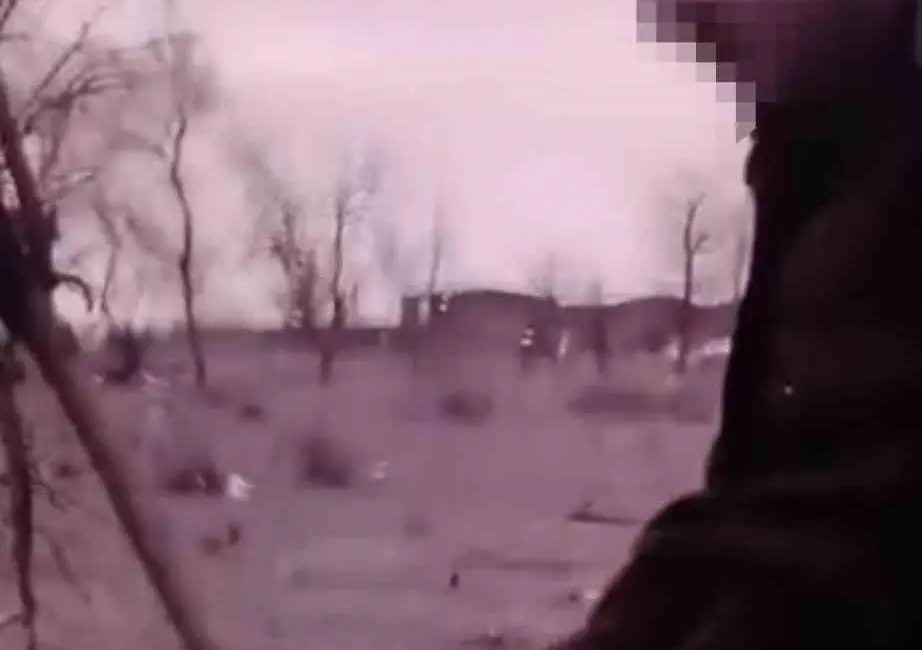 Bursa’da bir şüpheli, tabancayla havaya peş peşe ateş açtığı anları