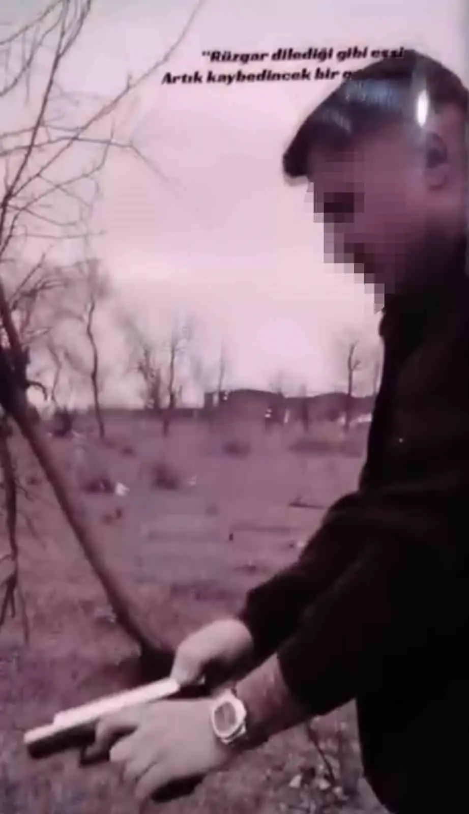 Bursa’da bir şüpheli, tabancayla havaya peş peşe ateş açtığı anları